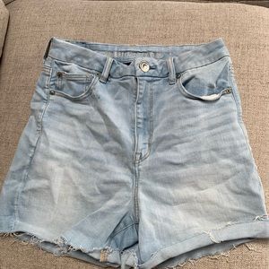 Mid rise AE shorts (light wash)